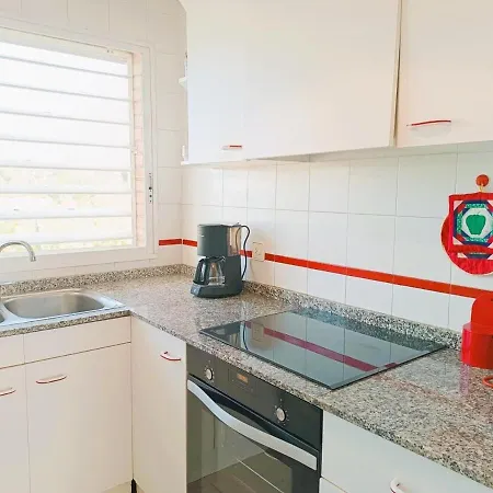 Service - Maricel M El Vendrell