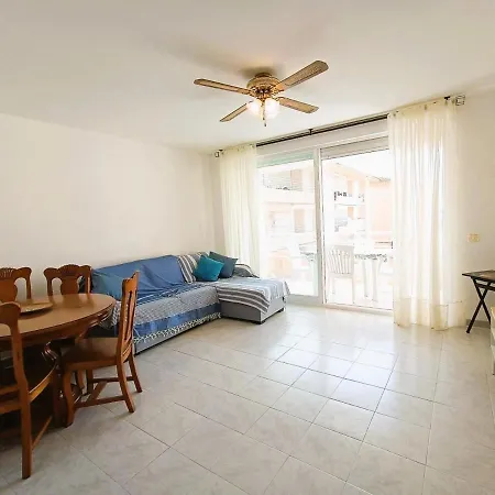 Service - Maricel M Apartamento